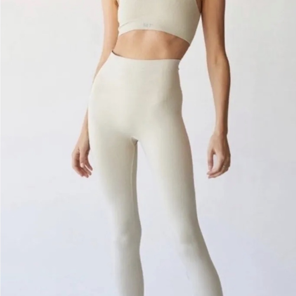 NEW SET ACTIVE SCULPTFLEX LEGGINGS IN OAT MILK S - Picture 2 of 6